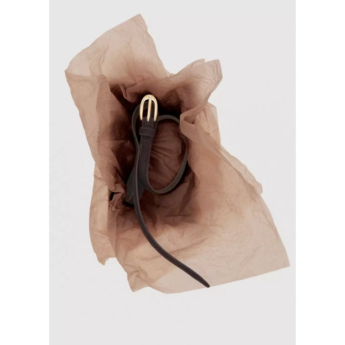 Ceinture fine cuir daim chocolat, MANGO