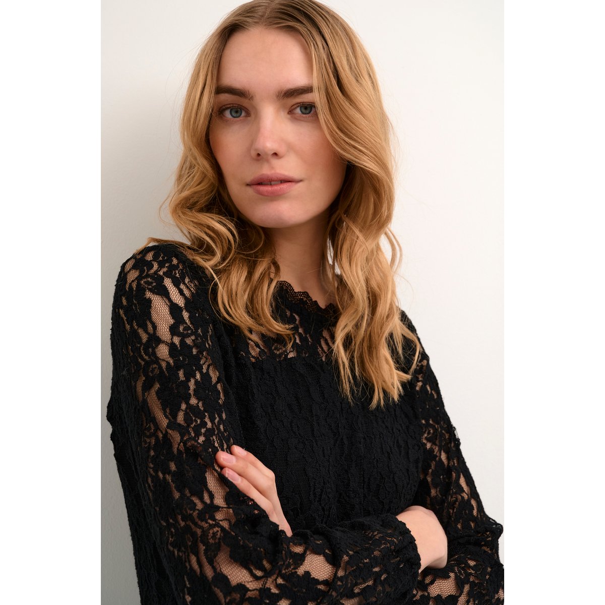 Short sleeved blouse noir pitch black, CREAM