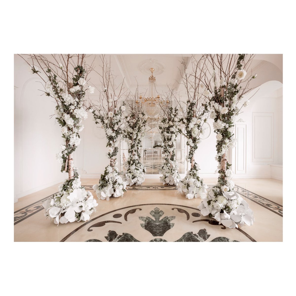 Papier peint intissé panoramique 3D et Perspective Flower Chamber beige, EDEN