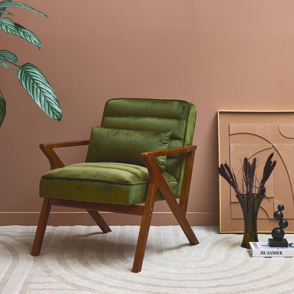 Fauteuil scandinave bois d'hévéa et velours ANTOINE camel, SWEEEK