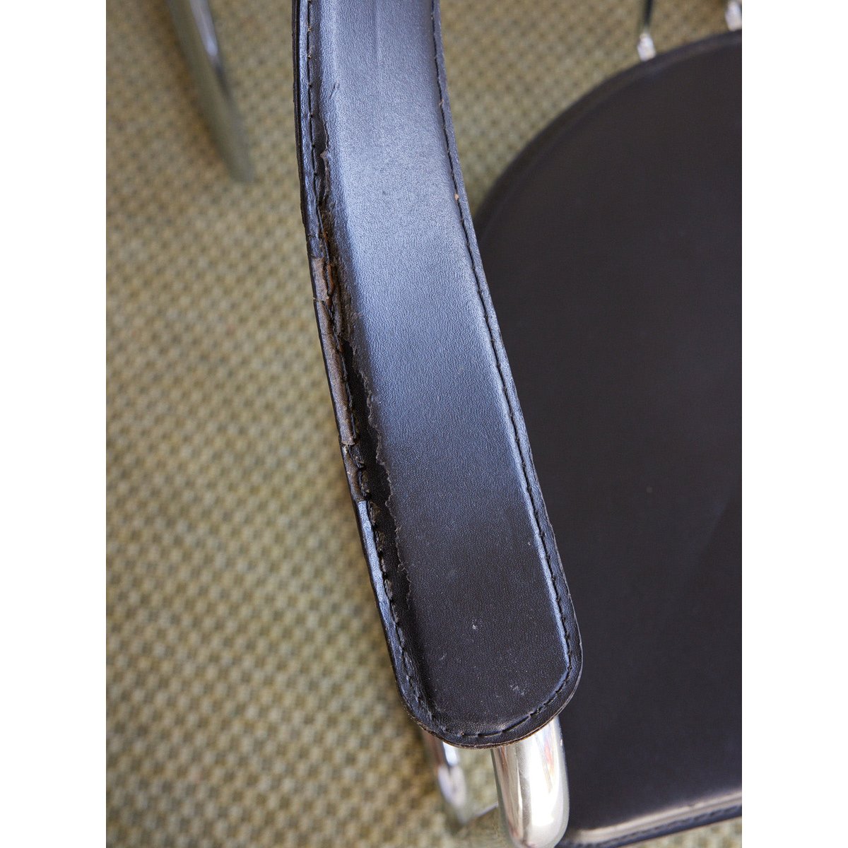 Lot de 4 fauteuils en chrome Jakob N°1397 - Bon état noir, DEBONGOUT