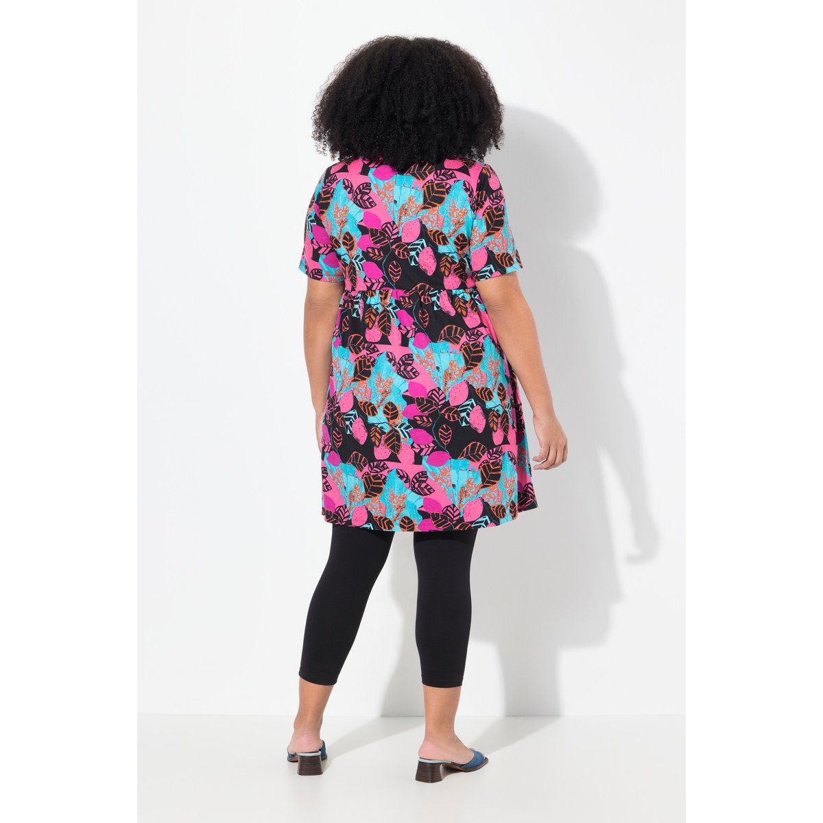 Robe en jersey. Col rond et manches courtes. aqua foncé, ULLA POPKEN