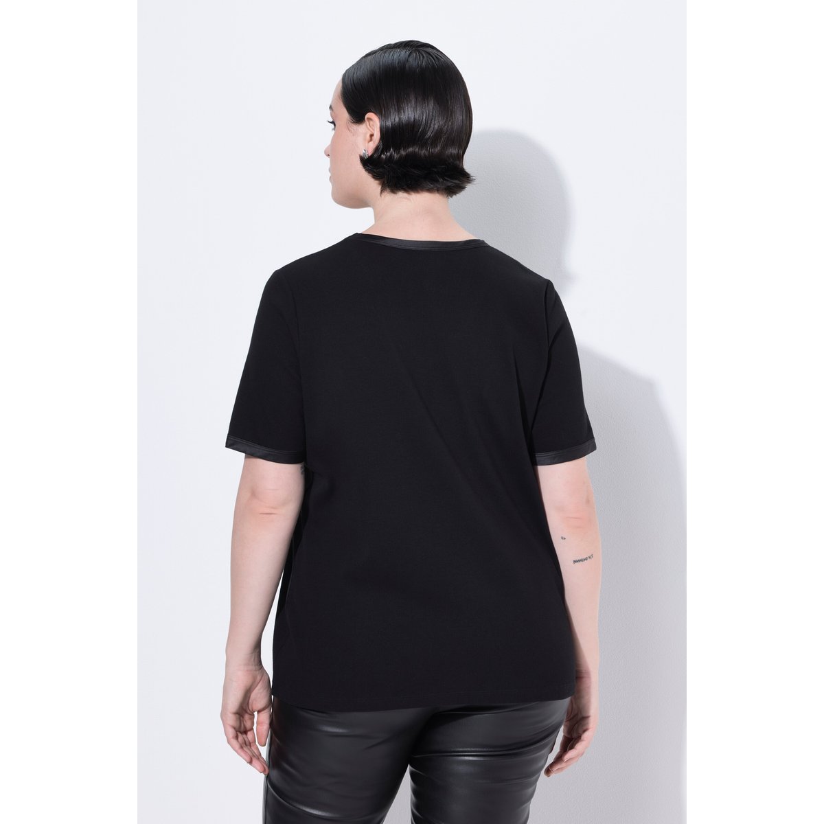 T-shirt en jersey côtelé, liseré en satin noir, ULLA POPKEN
