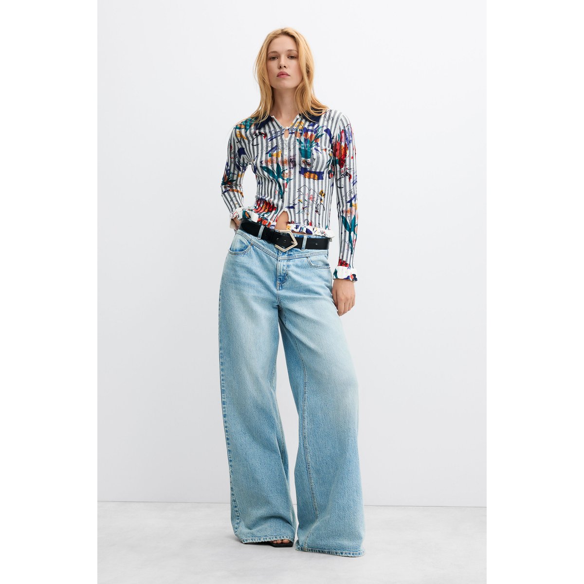 Pull fleuri col chemise blanc, DESIGUAL