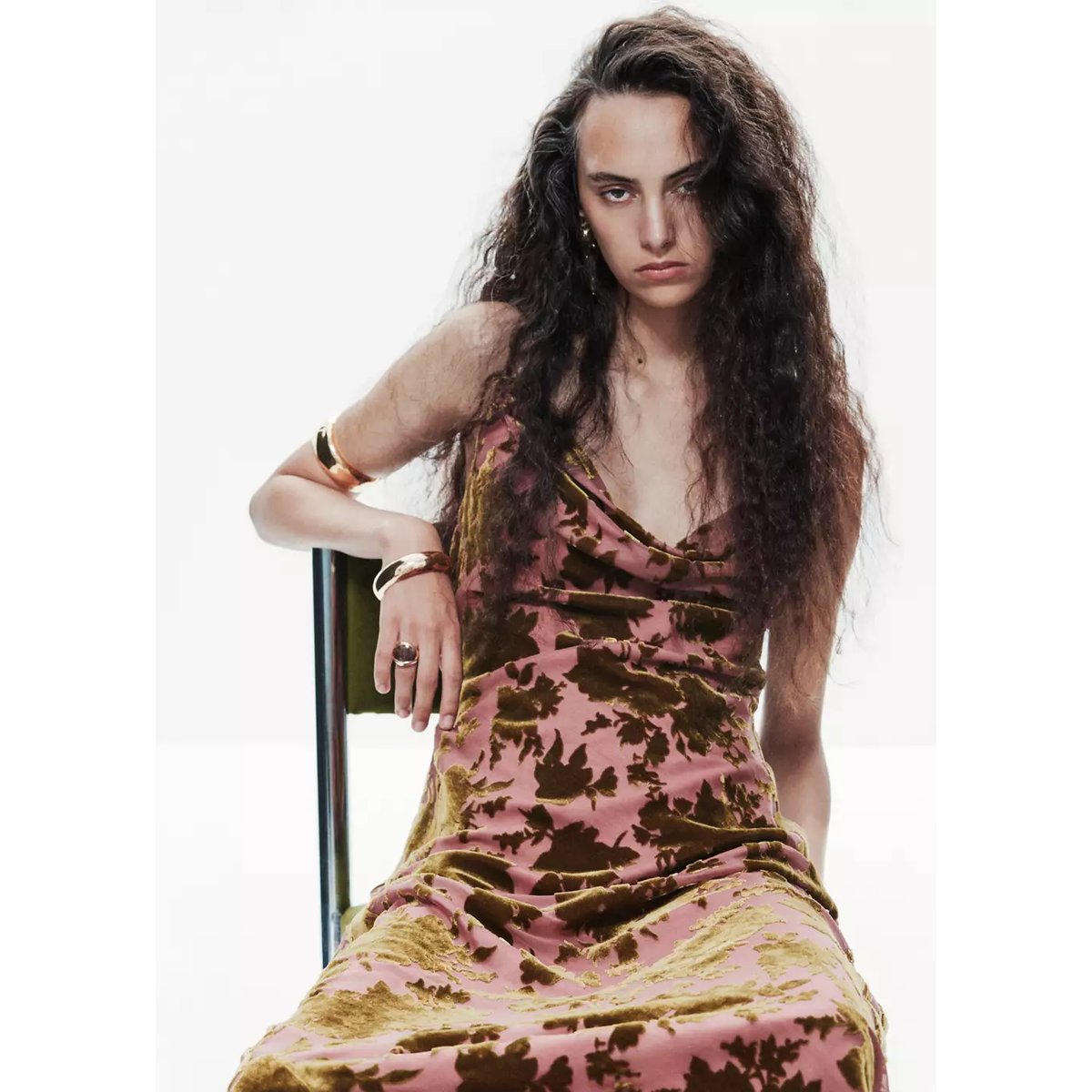 Robe dévoré à encolure drapée rose, MANGO