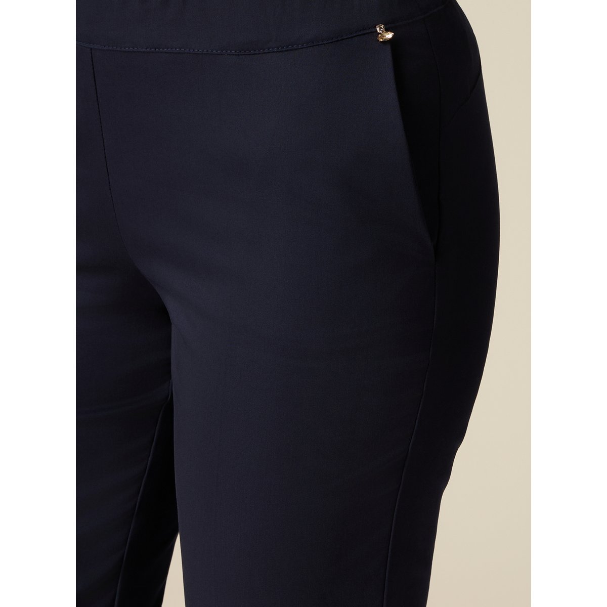 Chinos bleu, OLTRE