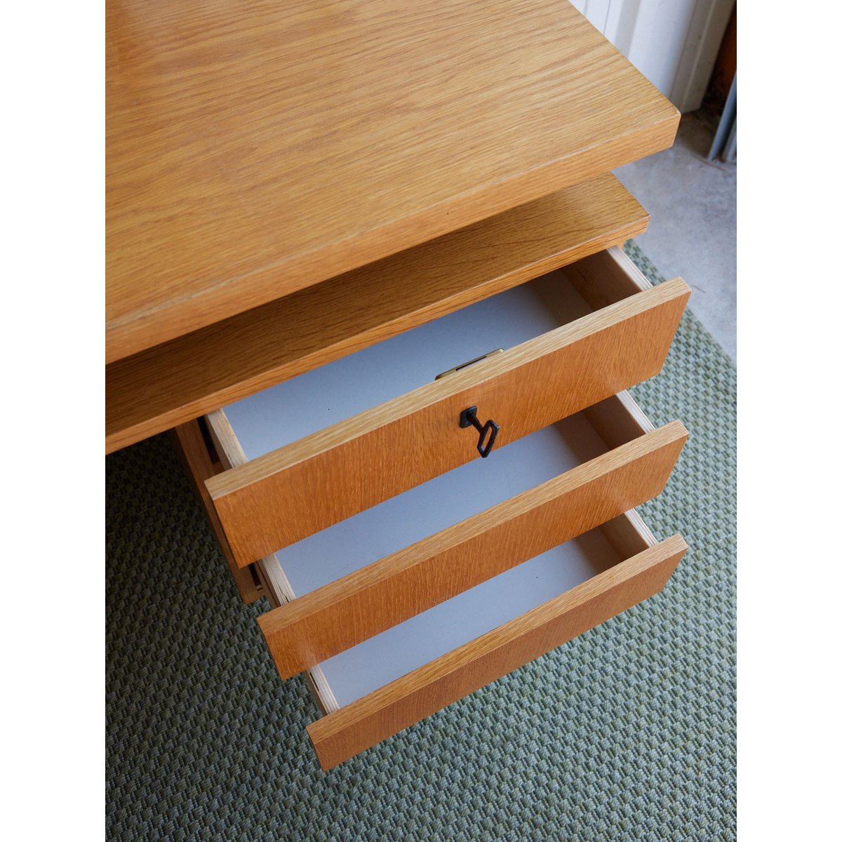 Bureau scandinave en bois Yvan N°573 - Bon état bois clair, DEBONGOUT
