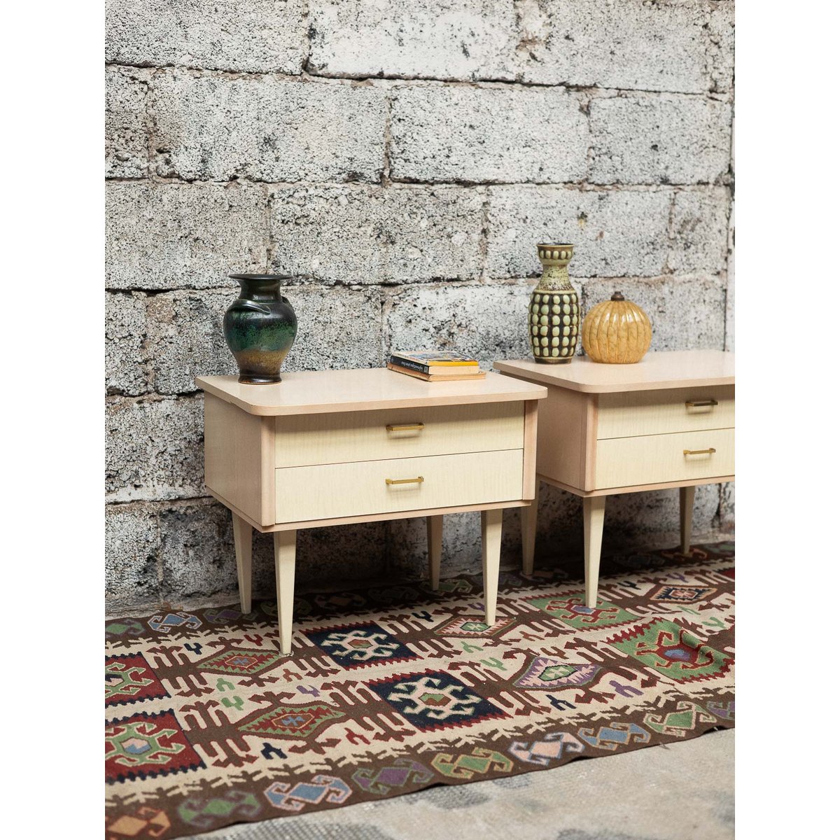 Paire de tables de chevets épurées Maïa N°1529 - Bon état beige, DEBONGOUT