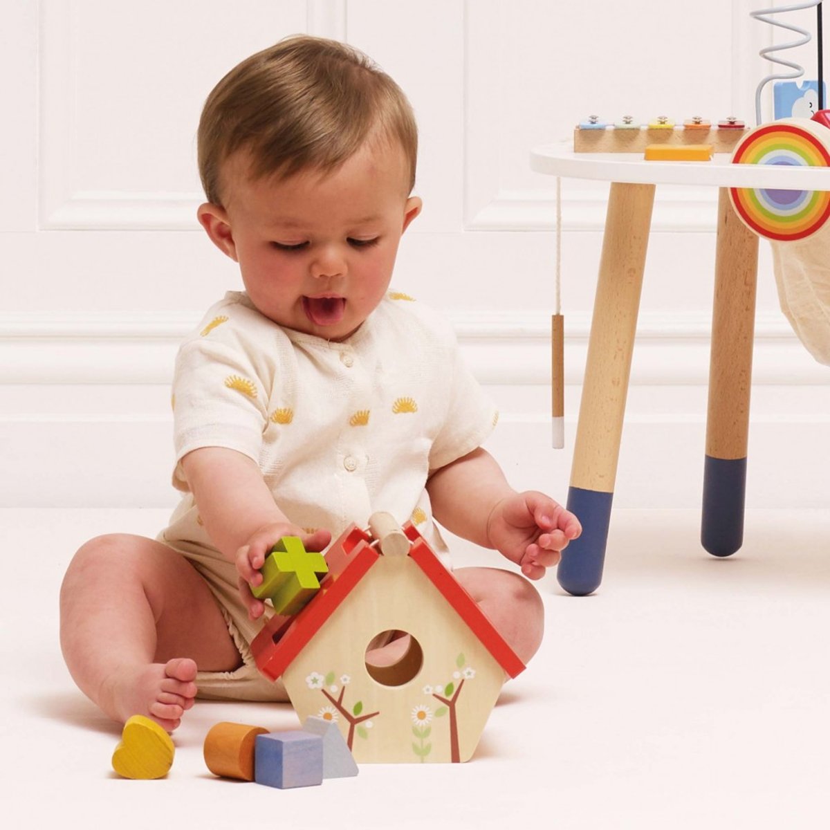 Mon petit nichoir boîte à formes rouge, LE TOY VAN