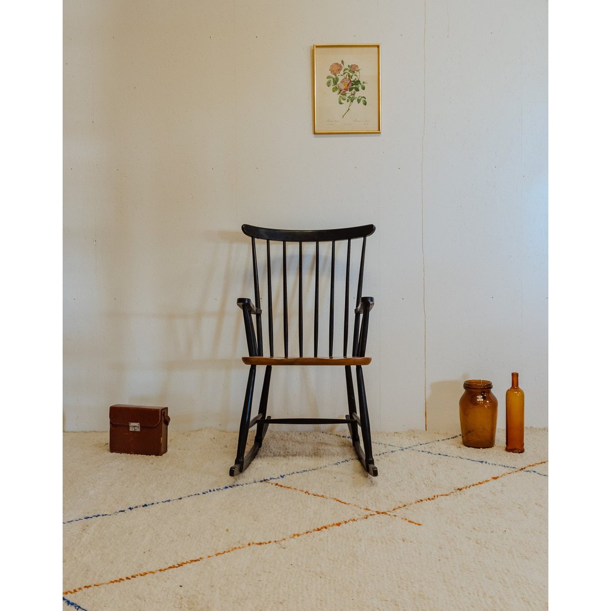 Rocking-chair en bois noir Alibert N°77 - Bon état bois foncé, DEBONGOUT