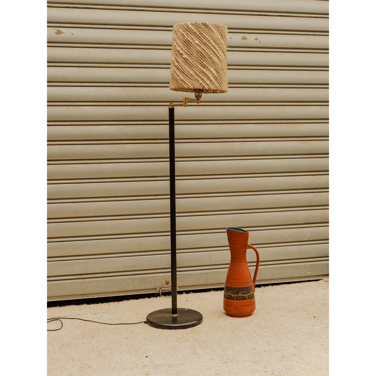 Lampadaire en métal noir et laine beige Julien N°432 - Bon état noir, DEBONGOUT