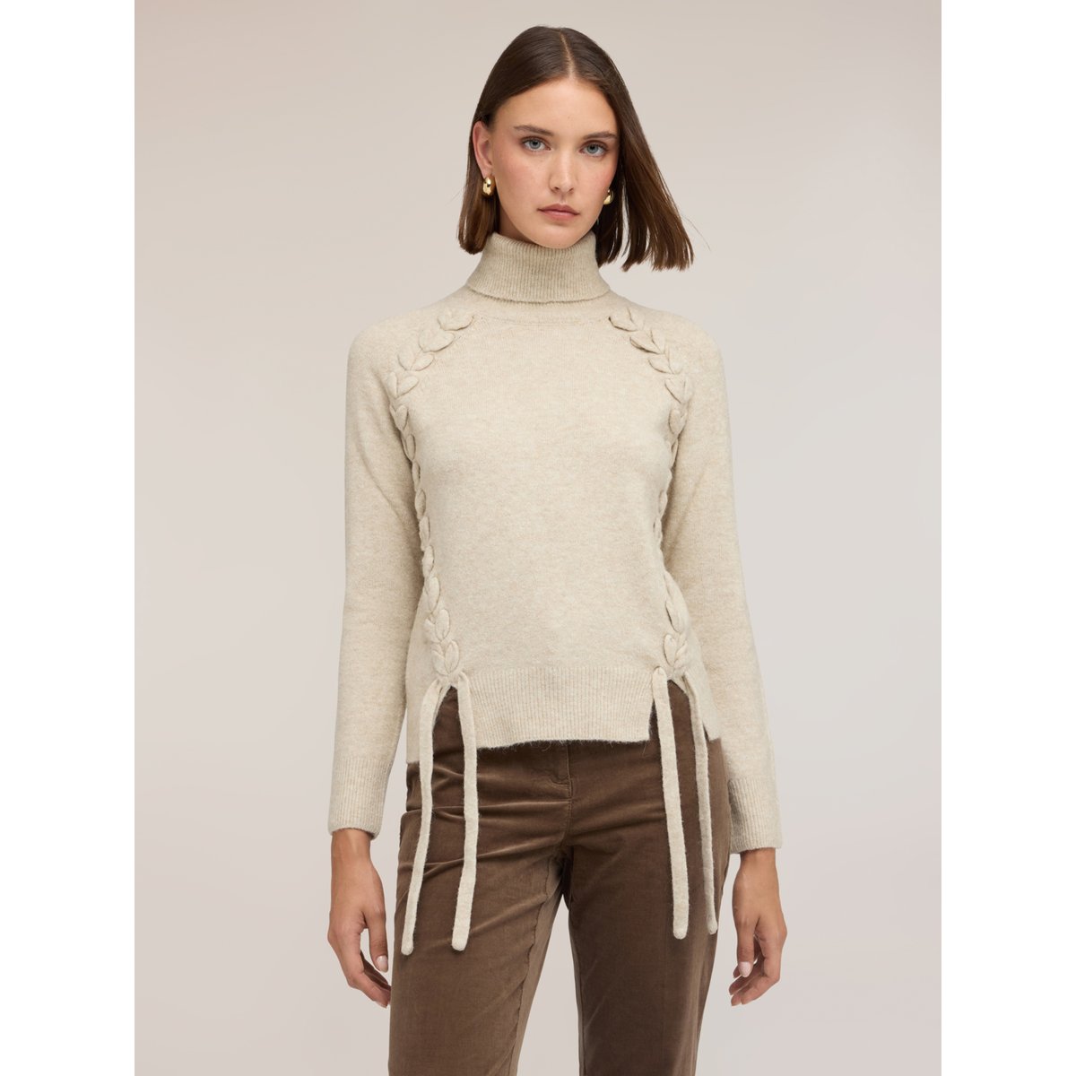 Col roulé avec torsades en relief beige, MOTIVI