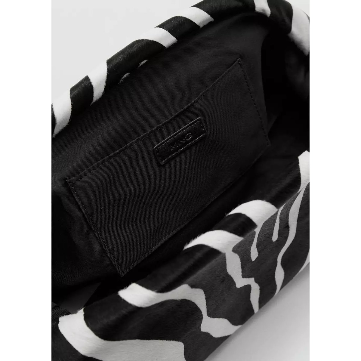 Pochette cuir zébrée noir, MANGO