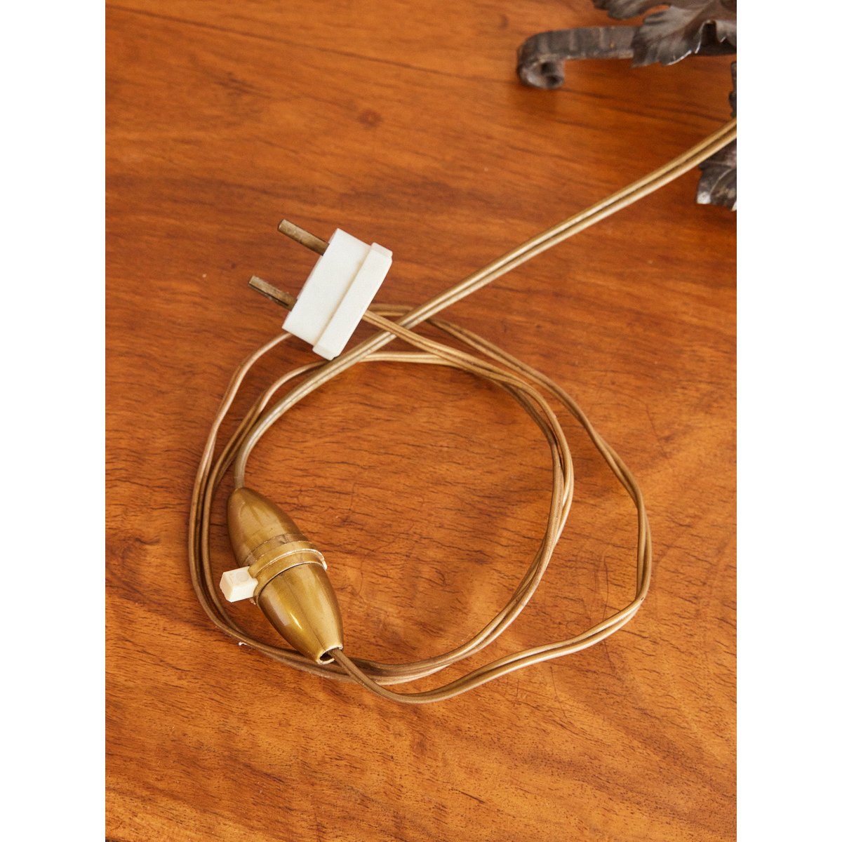 Lampe à poser Art nouveau Colette N°449 - Bon état violet, DEBONGOUT