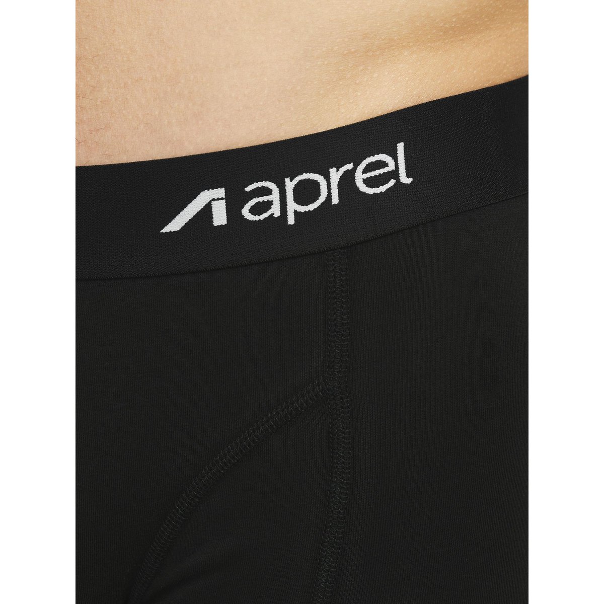 Maillots black 1, aprel