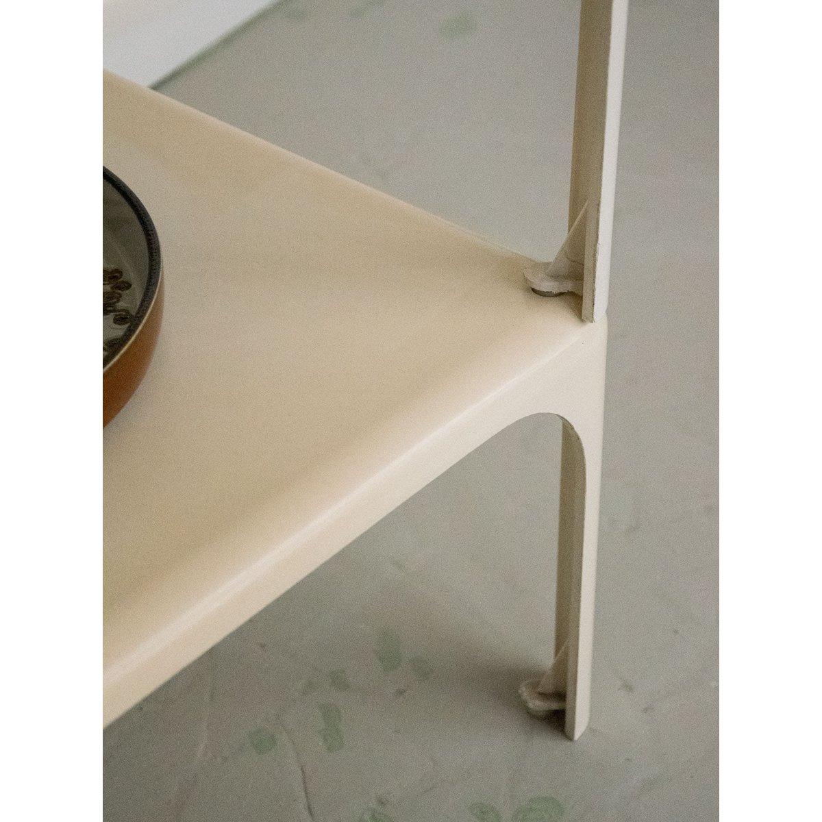 Paire de tables basses empilables Donna N°830 - Bon état blanc, DEBONGOUT