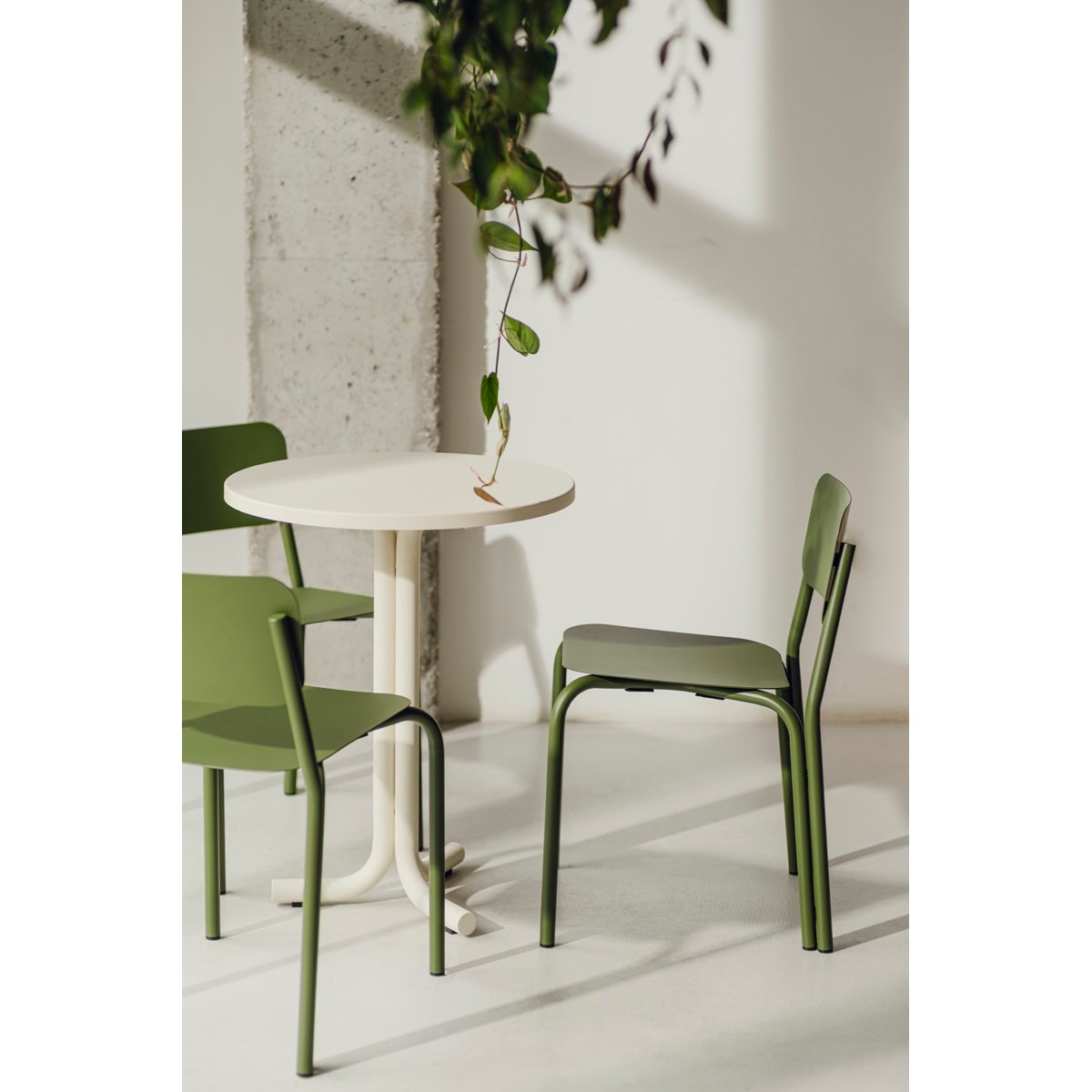 Table bistro Nokk en acier galvanisé - pour 2 personnes vert forêt, NOO.MA