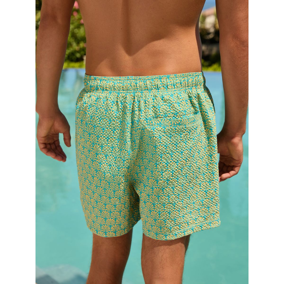 Short de bain texturé géométrique 5 pouces turquoise et jaune, NEXT