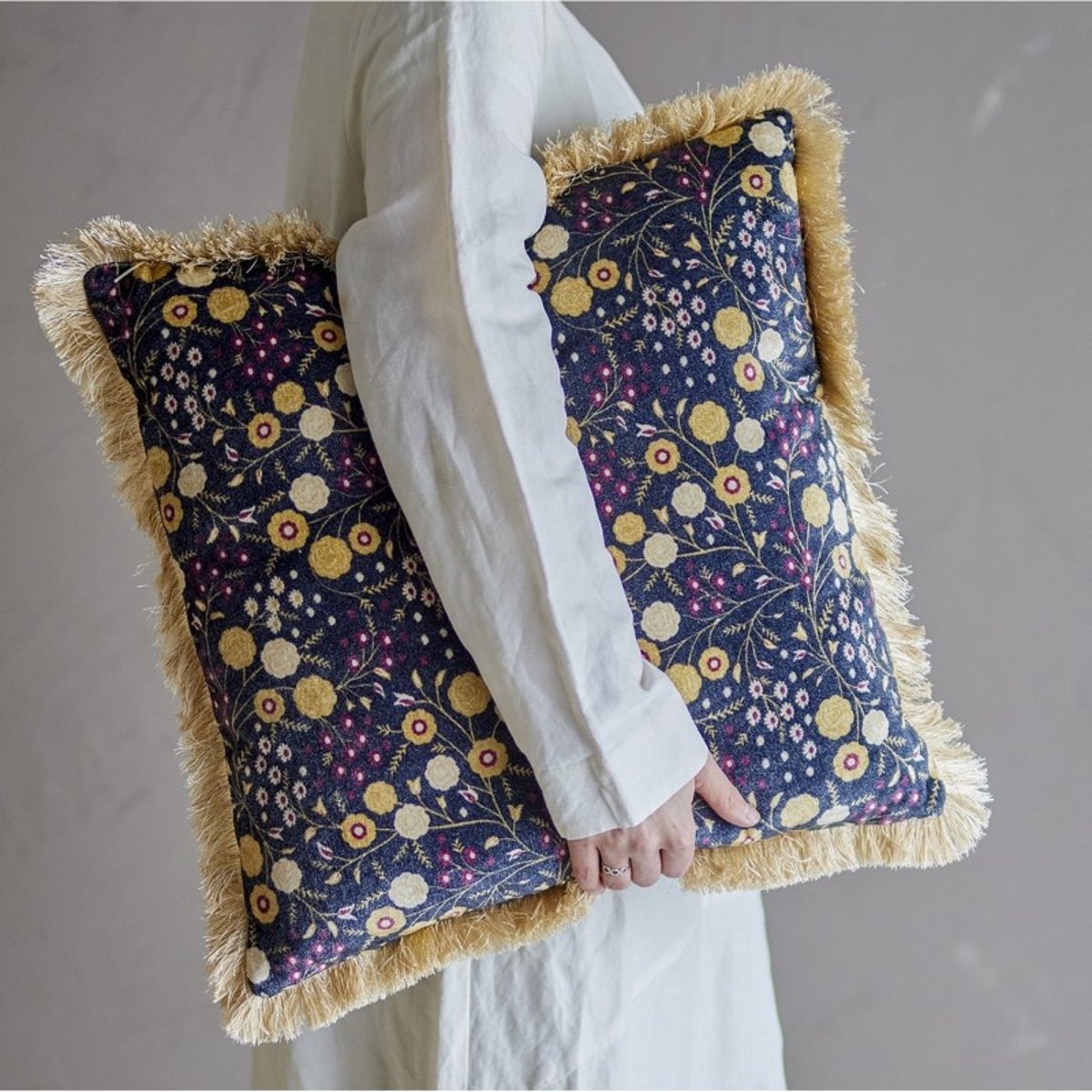 Coussin décoratif velours floral franges EYDIS bleu, BLOOMINGVILLE