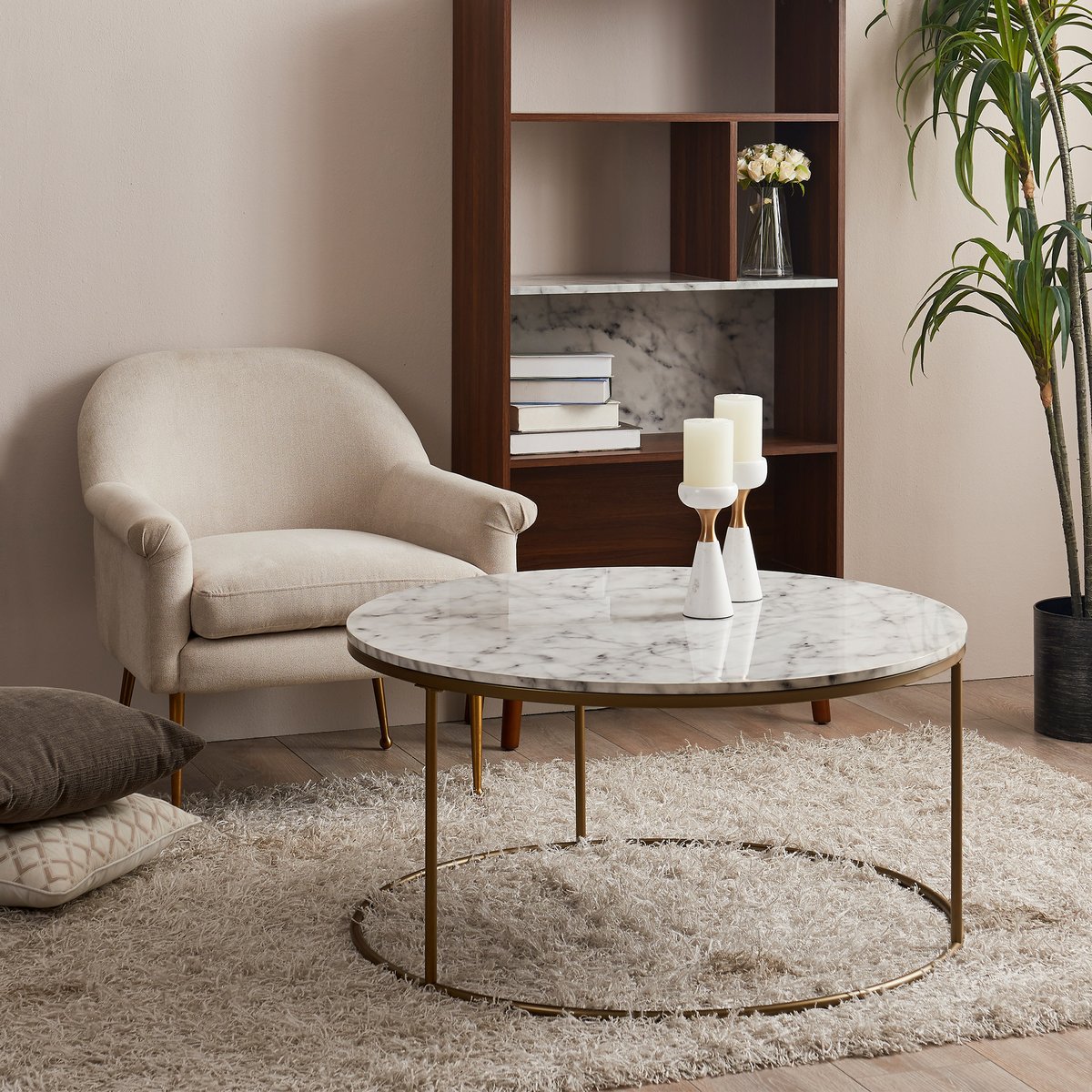 Grande table basse ronde effet marbre avec pieds dorés, Blanc, MARMO couleur unique, TEAMSON HOME