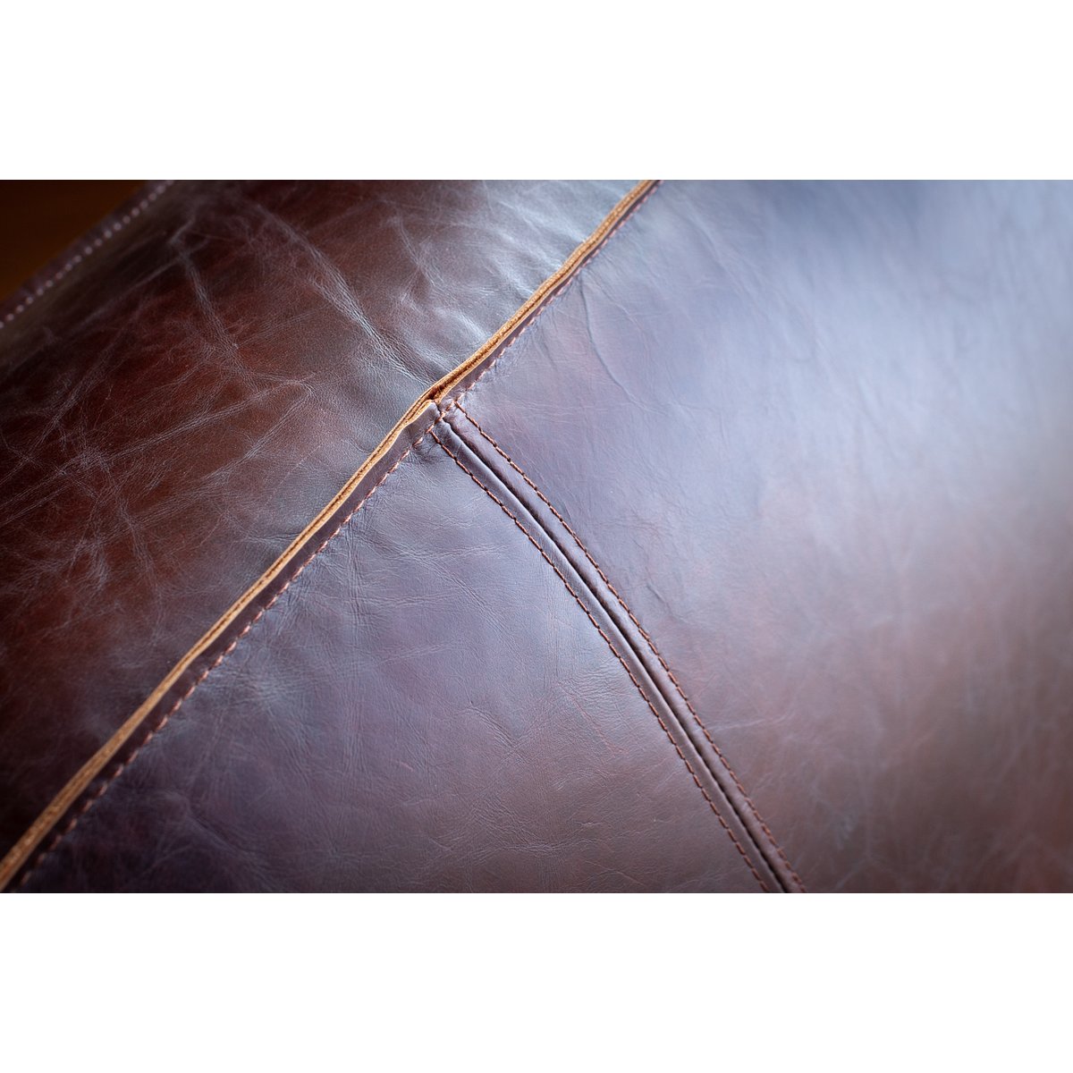 Fauteuil en cuir ATSULLIVAN aubergine, PRODUIT INTERIEUR BRUT