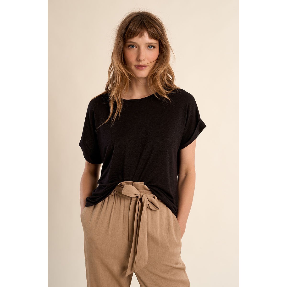 T-shirt casual, ouverture dans le dos noir, MOLLY BRACKEN