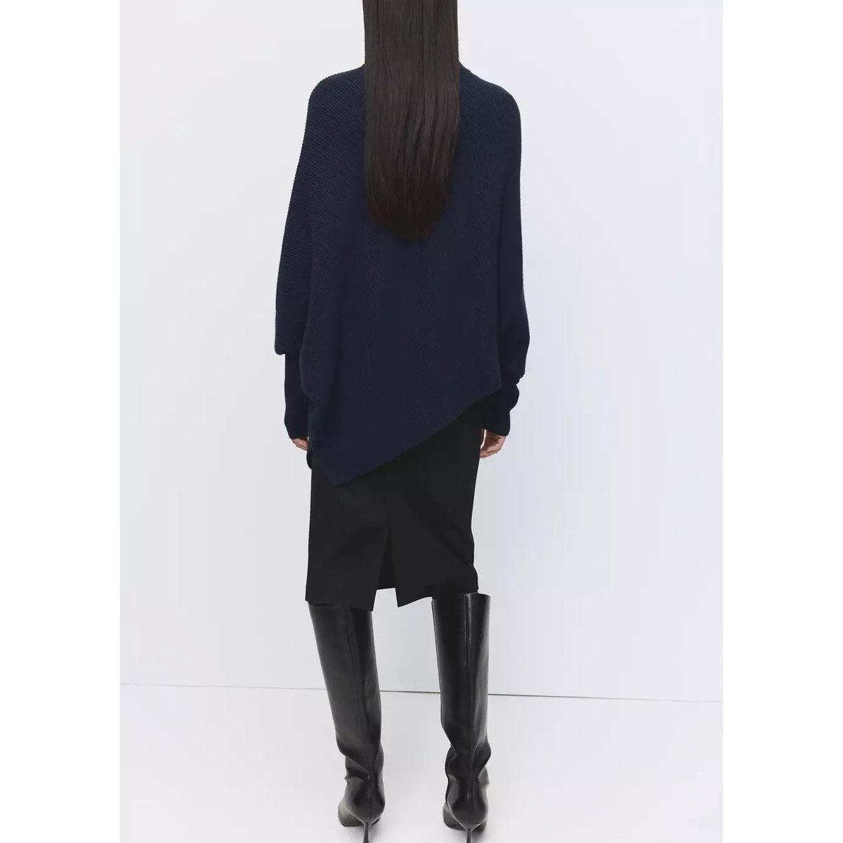 Pull asymétrique col roulé bleu marine, MANGO