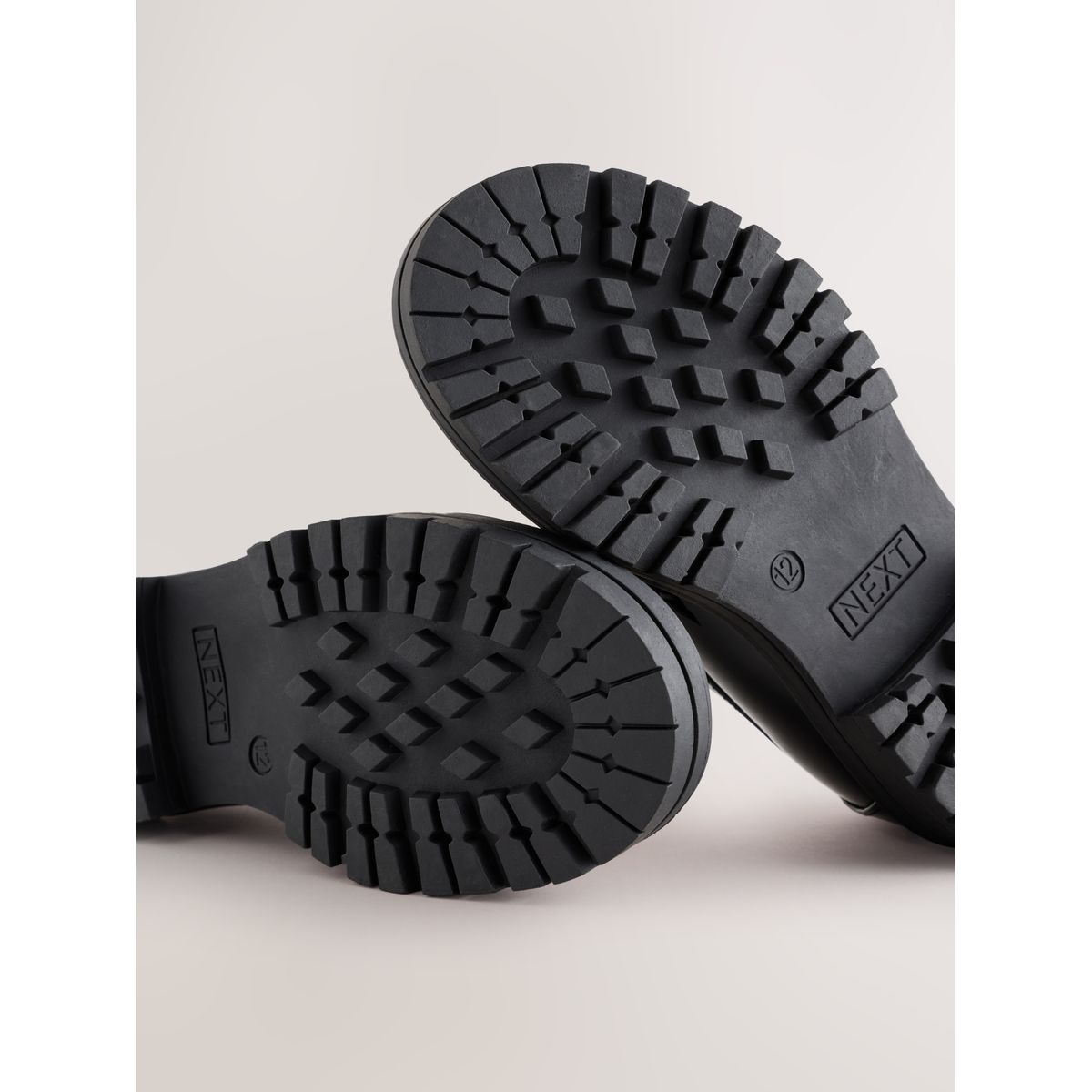 Mocassins à glands et semelle épaisse noir, NEXT