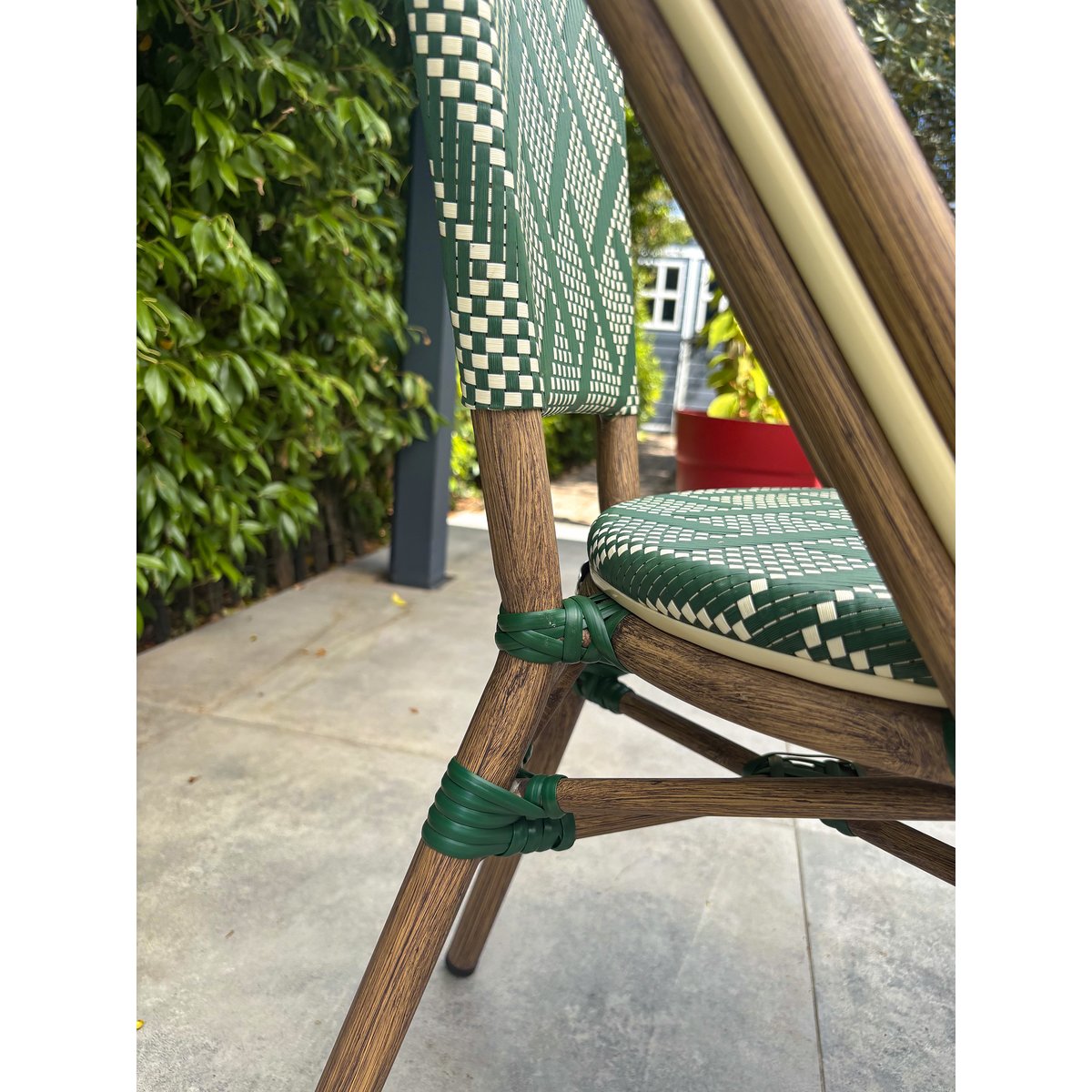 Ensemble repas de jardin 2 places en acier et plateau rond en HPL BISTRO vert, CITY GARDEN