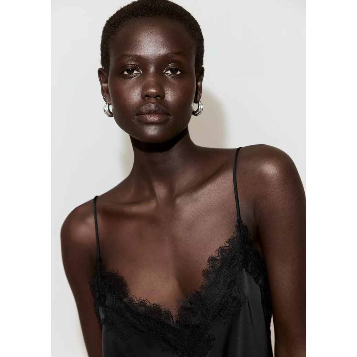 Top lingerie dentelle asymétrique noir, MANGO