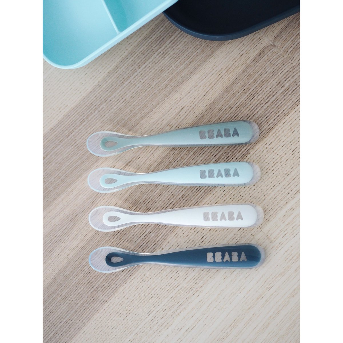 Lot de 4 cuillères silicone 1er âge galet, bleu nuage, bleu baltique, argile, BEABA