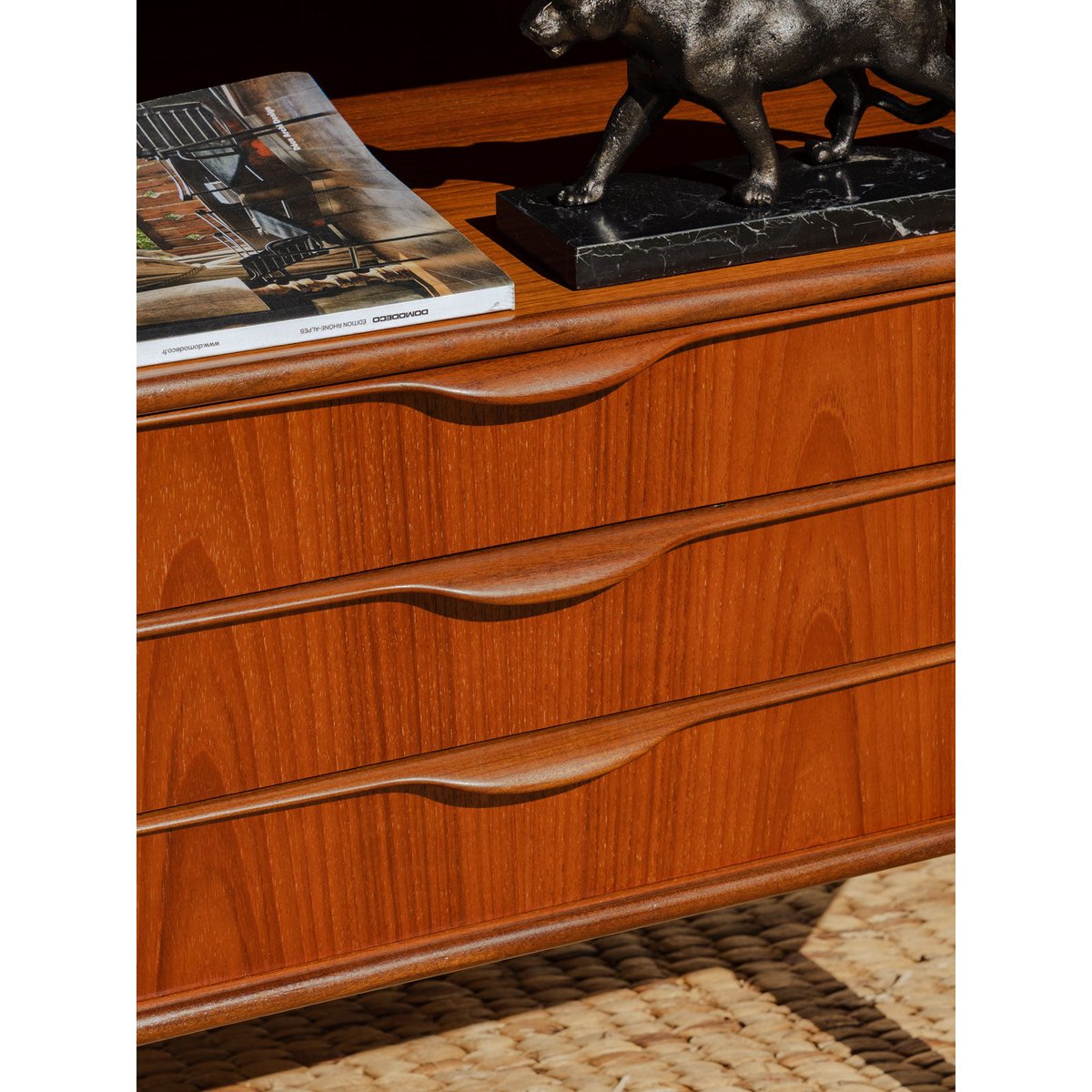 Grand buffet d'angle en bois Gilbert N°876 - Bon état bois foncé, DEBONGOUT