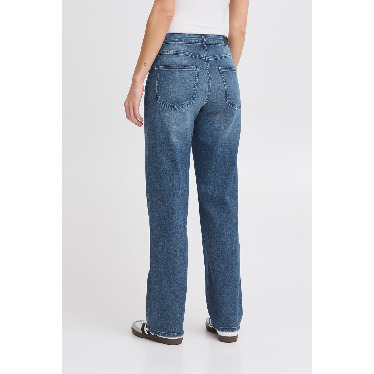Jean à jambe droite avec cinq poches, taille mi-haute bleu medium blue, ICHI