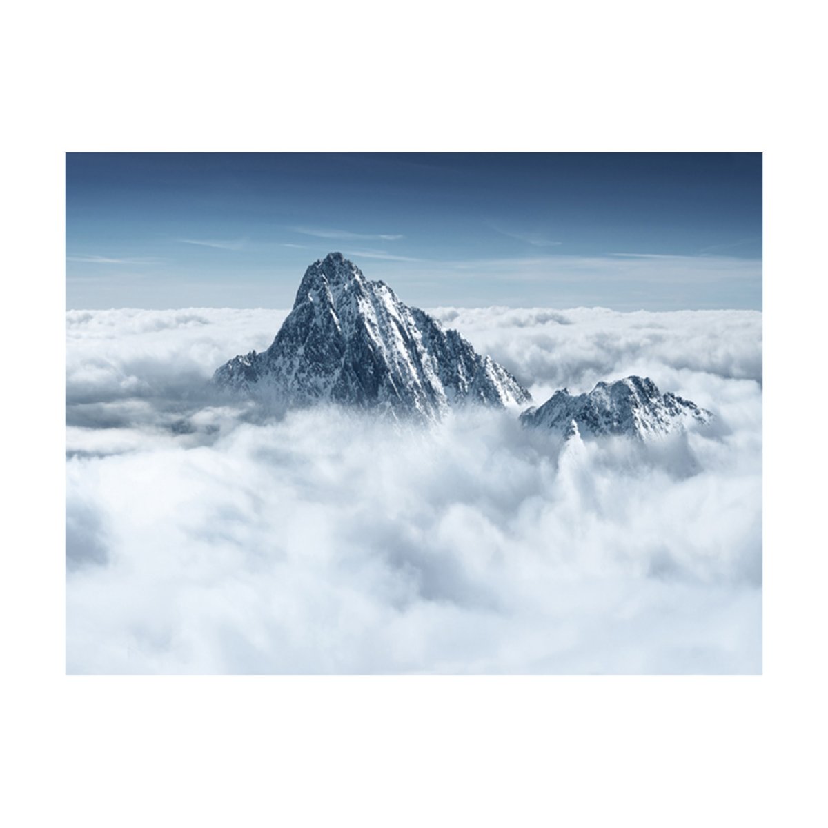 Papier peint intissé panoramique Paysage Montagne entourée de nuages gris / argent, EDEN