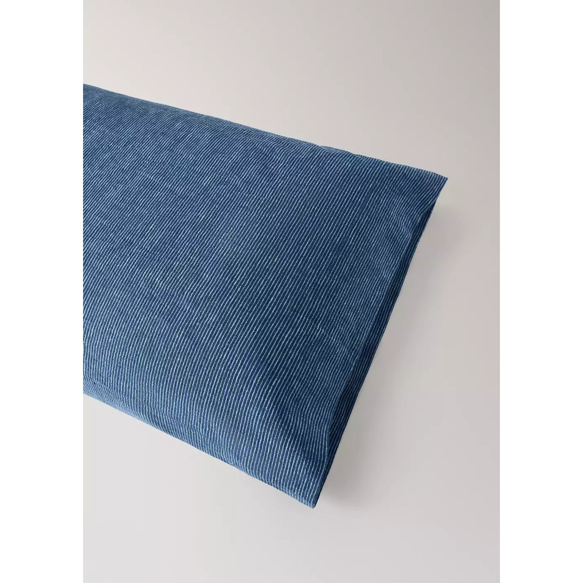 Deux taies d'oreiller en mélange lin-coton à rayures, 45 x 110 cm bleu indigo, MANGO HOME