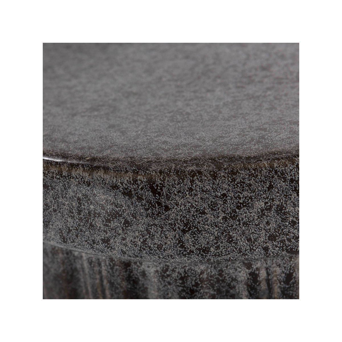 Tabouret en céramique au relief strié noir moucheté, RECOLLECTION