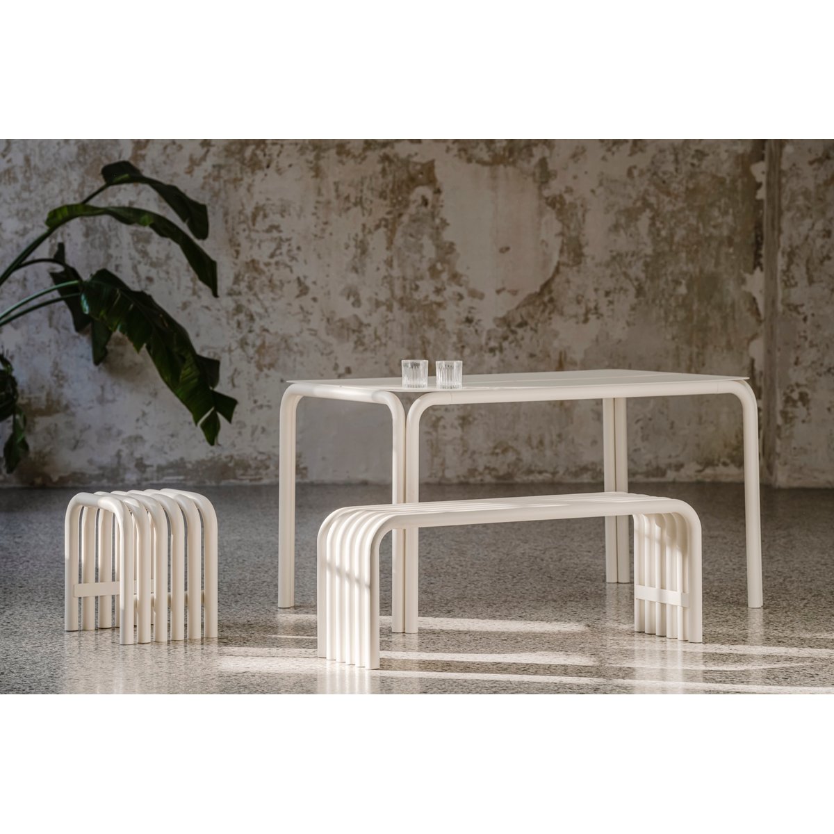 Banc d'extérieur en acier galvanisé NOKK beige sable, NOO.MA