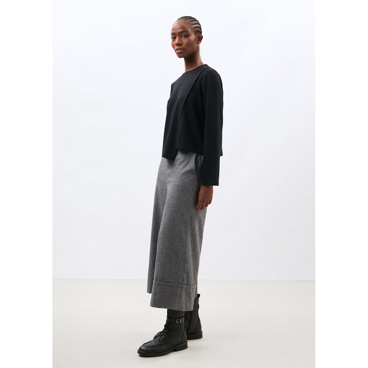 T-shirt asymétrique manches longues col rond noir, HUMILITY