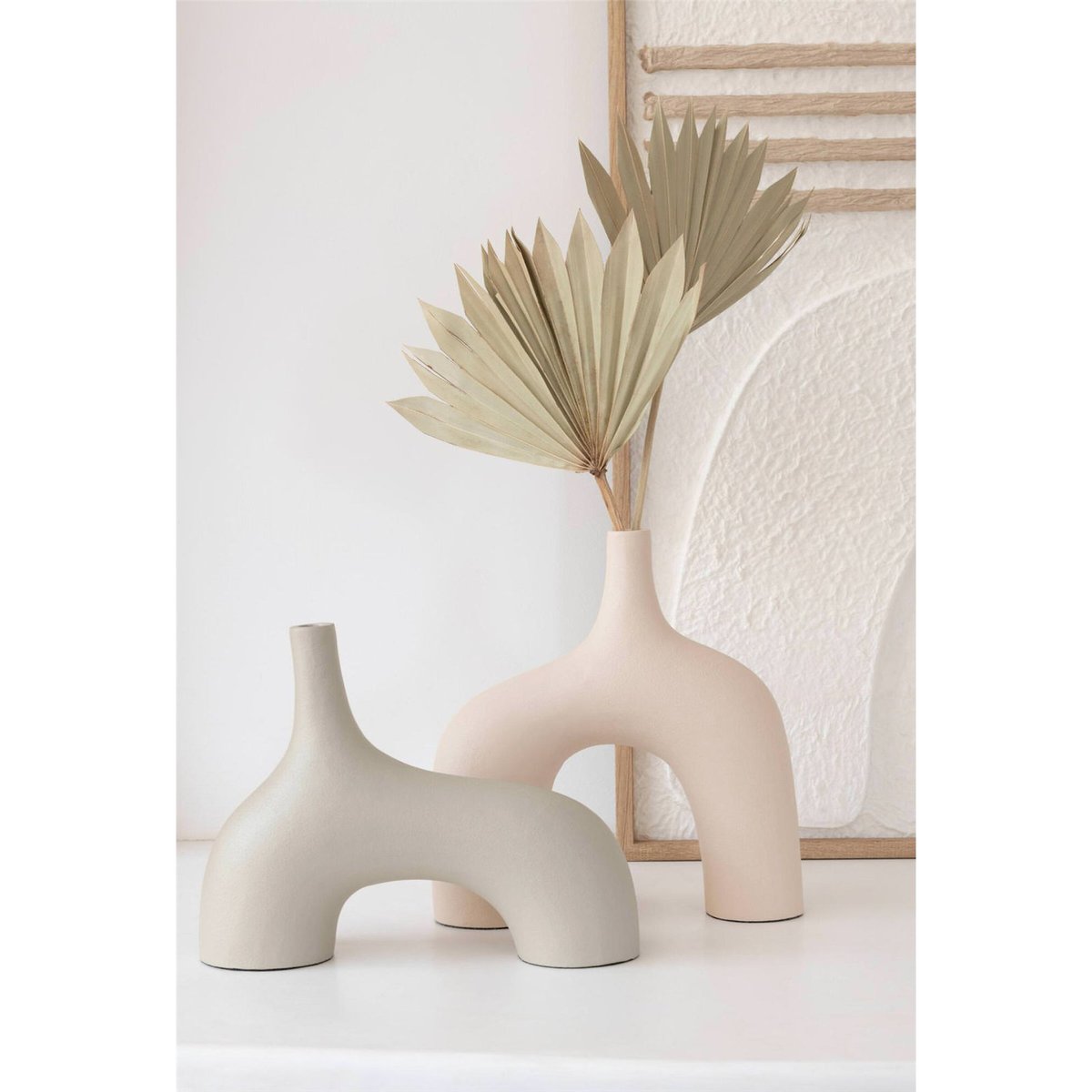 Vase arche en aluminium beige, RECOLLECTION