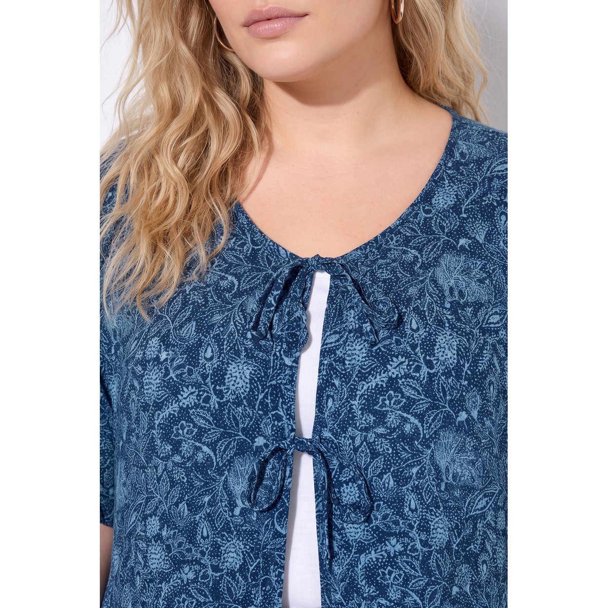 Blouse, coupe trapèze, fermeture à nœuds marine, ULLA POPKEN