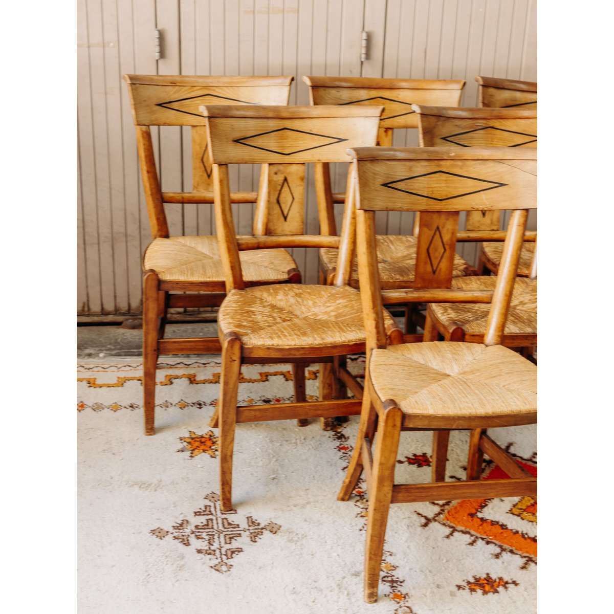 Lot de 6 chaises en cannage et bois sculpté Claude N°1613 - Bon état bois clair, DEBONGOUT