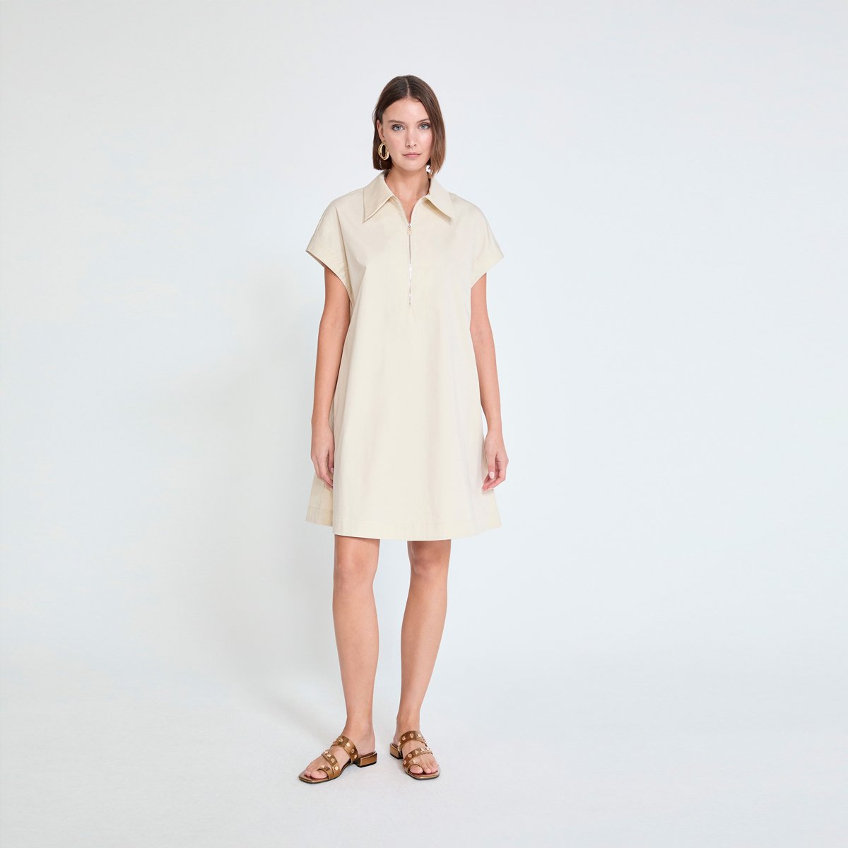 Robe courte structurée à col chemise zippé sable clair, LOLA CASADEMUNT