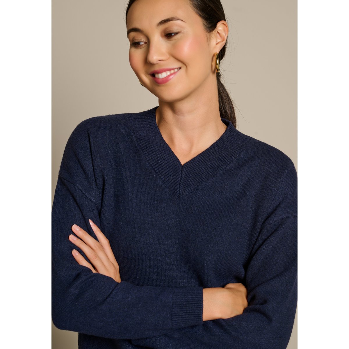 Pull col V en maille bleu marine, LOLALIZA
