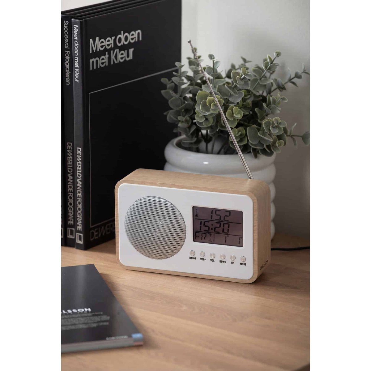 Réveil MDF FM RADIO bois clair, KARLSSON