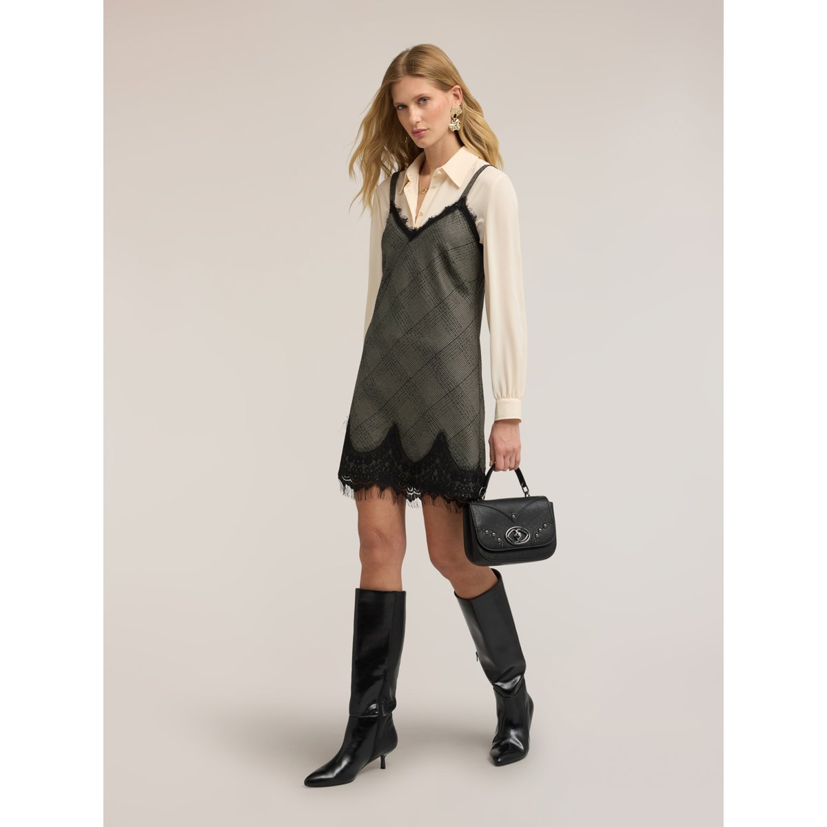 Robe mini à volant noir, MOTIVI