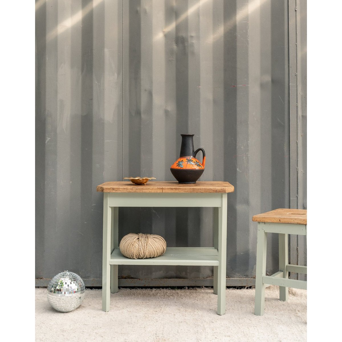 Table d'appoint en bois vert d'eau Francine N°1087 - Bon état bois foncé, DEBONGOUT
