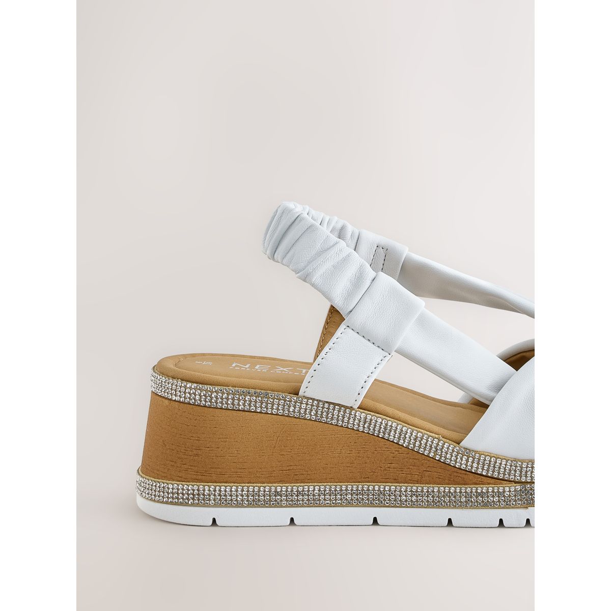 Sandales compensées brillantes à bout ouvert blanc, NEXT