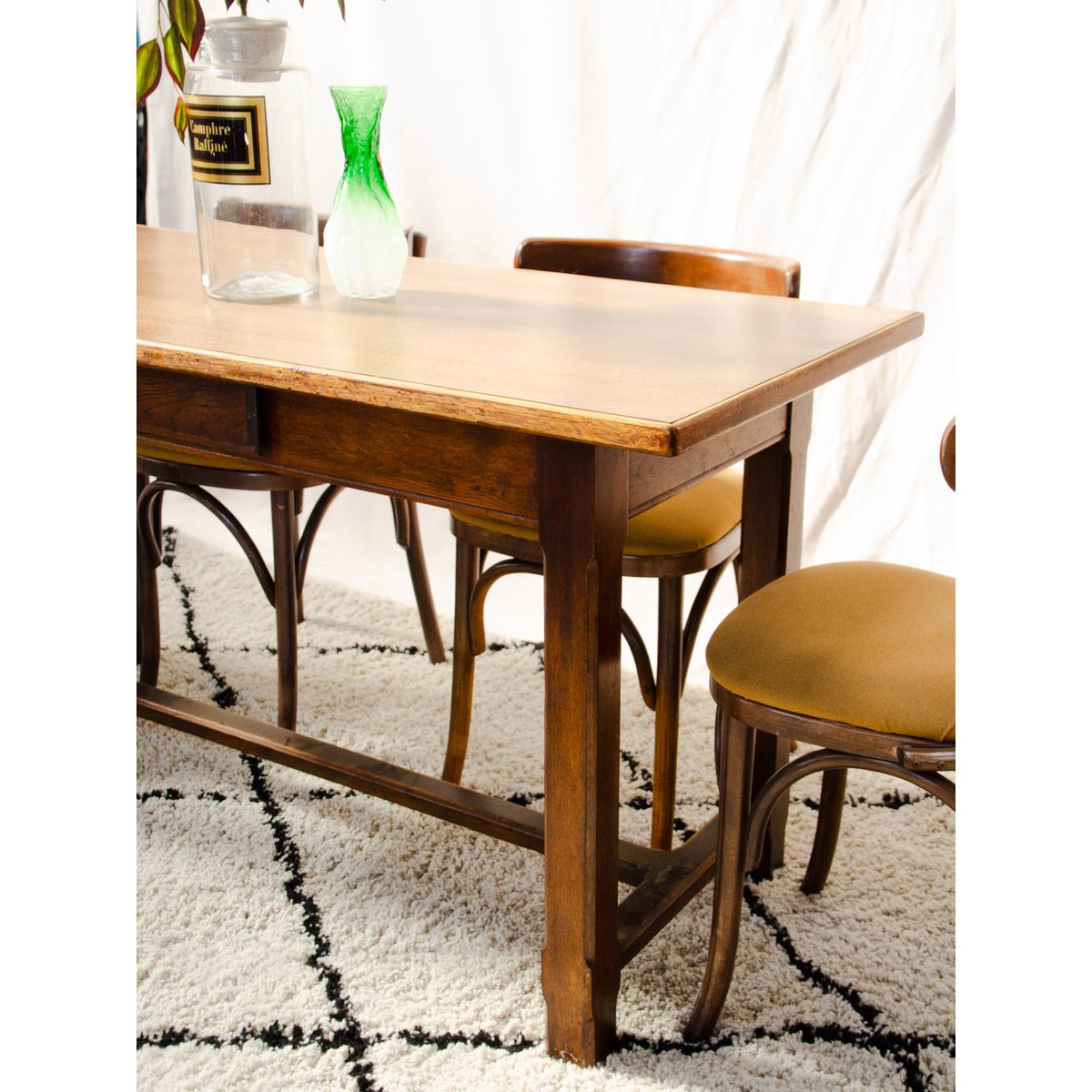 Table à manger en chêne foncé Romy N°1609 - Bon état bois foncé, DEBONGOUT