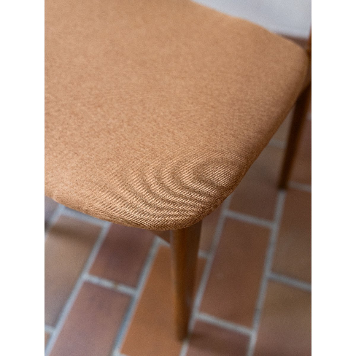 Paire de chaises scandinaves Alma N°1791 - Bon état bois foncé, DEBONGOUT