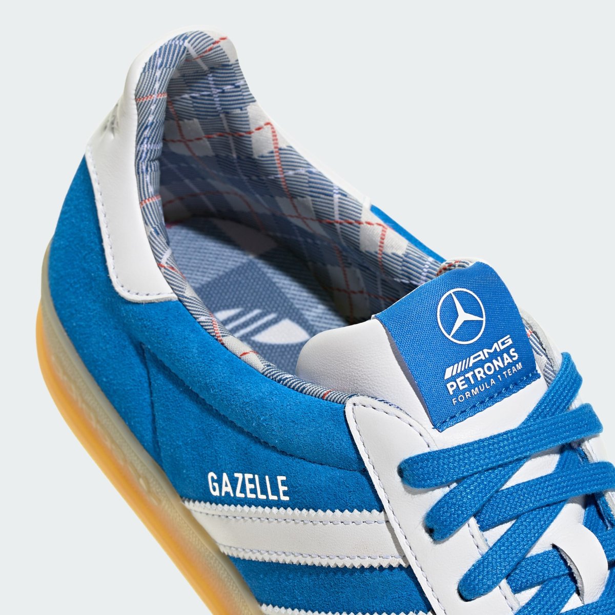 Chaussure Gazelle Indoor Mercedes Amg Petronas F1 Team Chaussure Gazelle Indoor Mercedes Amg Petronas F1 Team blue bird / cloud white / gum, adidas Originals